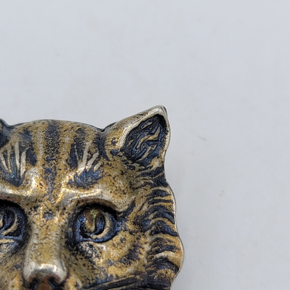 Brass Cat Face Brooch Pendant – Whimsical Vintage Tabby, Dual Use - Picture 4 of 12